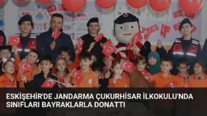Eskişehir'de Jandarma Çukurhisar İlkokulu'nda Sınıfları Bayraklarla Donattı